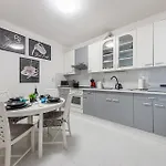 Palazzo Danube - Family - 98 Sqm - Ac - Balcony Διαμέρισμα *