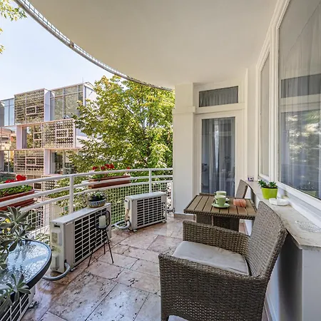 Palazzo Danube - Family - 98 Sqm - Ac - Balcony Apartament *