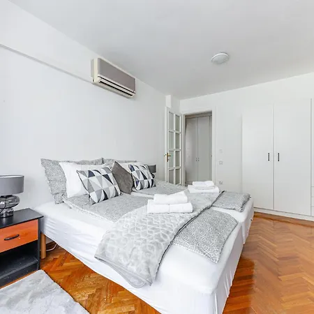 Palazzo Danube - Family - 98 Sqm - Ac - Balcony