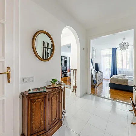 Palazzo Danube - Family - 98 Sqm - Ac - Balcony Apartament