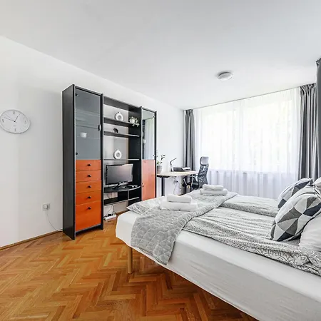 Palazzo Danube - Family - 98 Sqm - Ac - Balcony *
