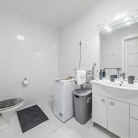 Palazzo Danube - Family - 98 Sqm - Ac - Balcony