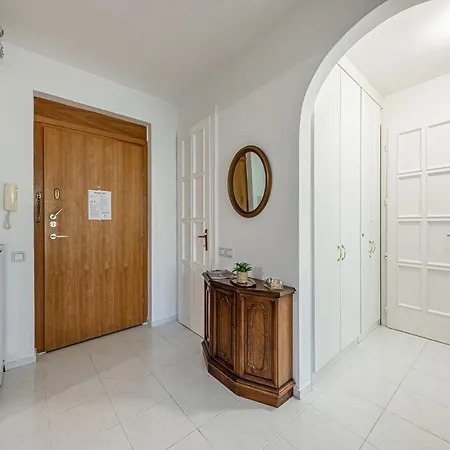 Palazzo Danube - Family - 98 Sqm - Ac - Balcony Apartament