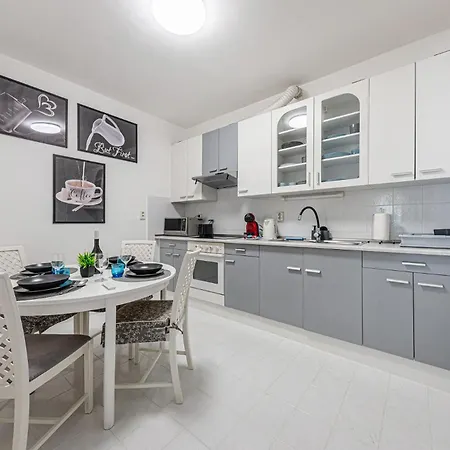 Palazzo Danube - Family - 98 Sqm - Ac - Balcony Apartament *
