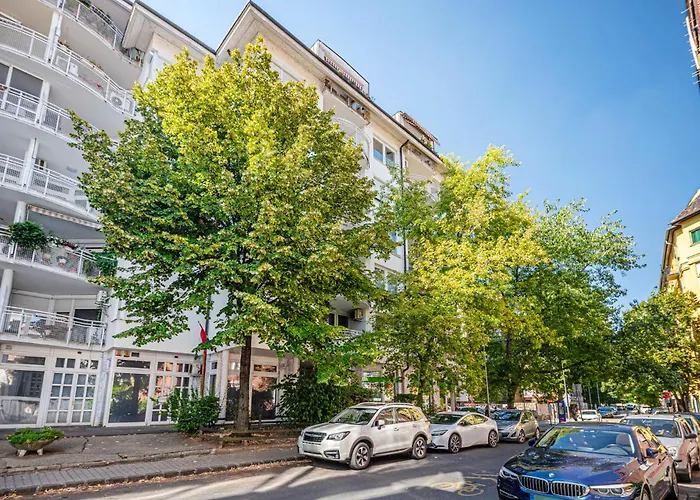 Palazzo Danube - Family - 98 Sqm - Ac - Balcony Apartament *