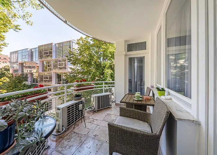 Palazzo Danube - Family - 98 Sqm - Ac - Balcony 아파트 *