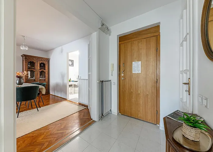Palazzo Danube - Family - 98 Sqm - Ac - Balcony Apartament *