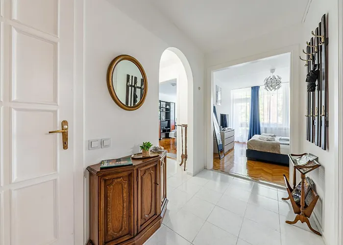 Palazzo Danube - Family - 98 Sqm - Ac - Balcony 아파트