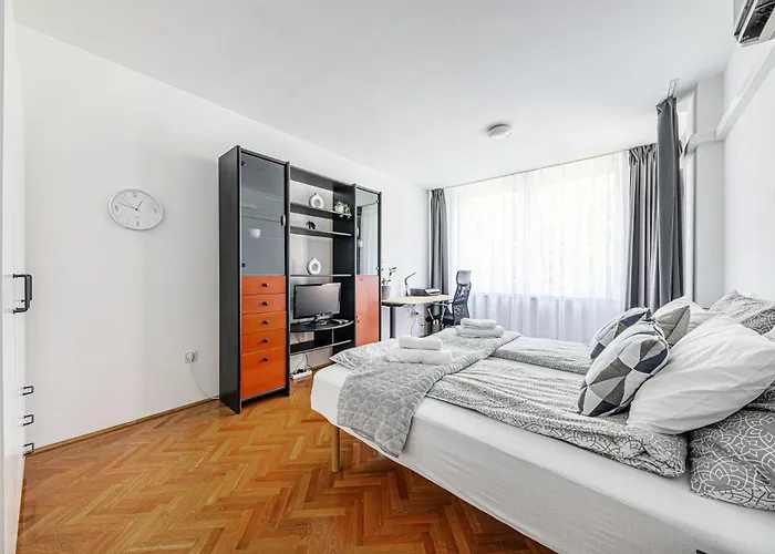 Palazzo Danube - Family - 98 Sqm - Ac - Balcony *