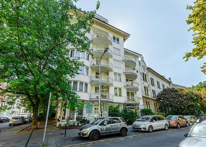 Palazzo Danube - Family - 98 Sqm - Ac - Balcony Apartament