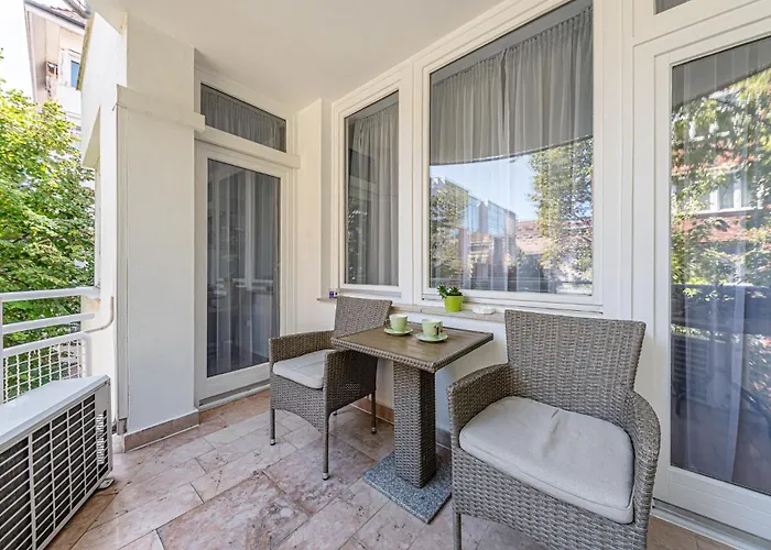 Palazzo Danube - Family - 98 Sqm - Ac - Balcony Apartament *