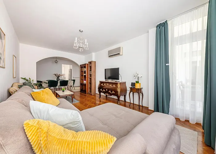 Palazzo Danube - Family - 98 Sqm - Ac - Balcony Apartament