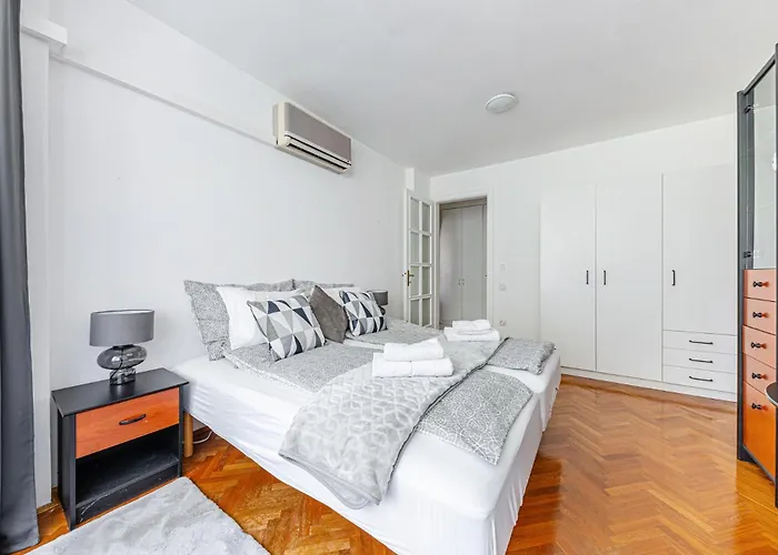 Palazzo Danube - Family - 98 Sqm - Ac - Balcony